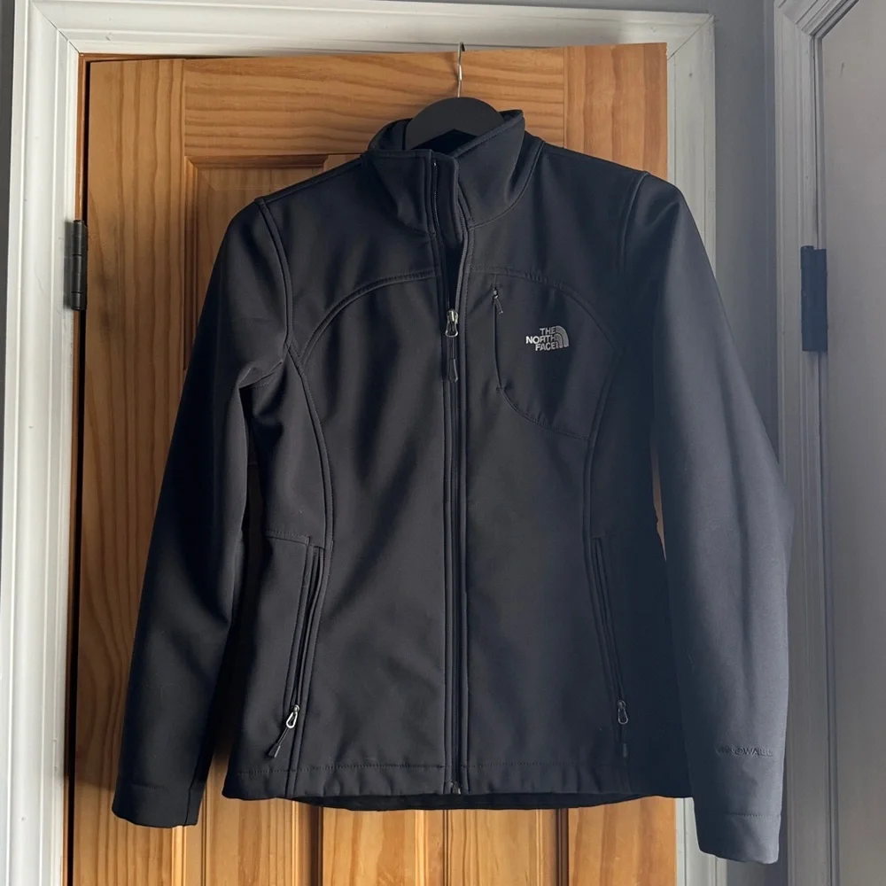 The North Face Women's windwall jacket - Picture 9 of 11